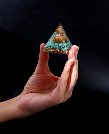 Orgonitová pyramida bílý nefrit a amazonit - Lotosový květ