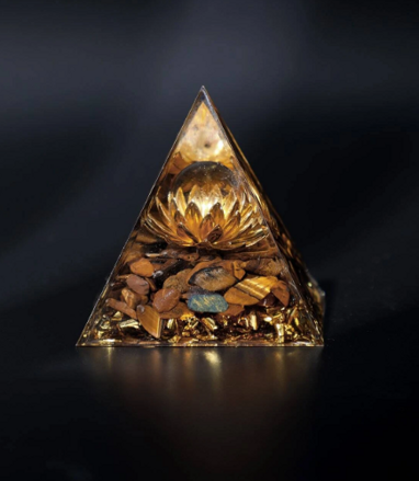 Orgonitová pyramida křišťál a tygří oko - Lotosový květ