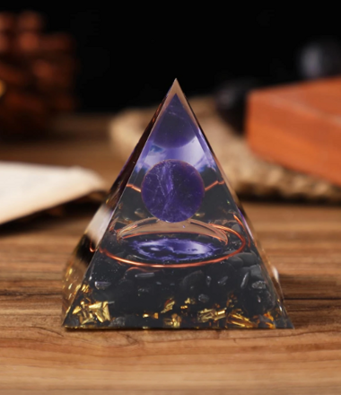 Orgonitová pyramida ametyst a onyx - jing jang