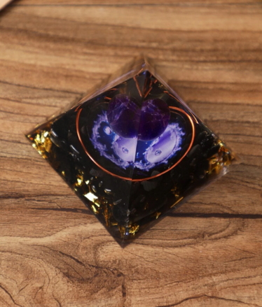 Orgonitová pyramida ametyst a onyx - jing jang