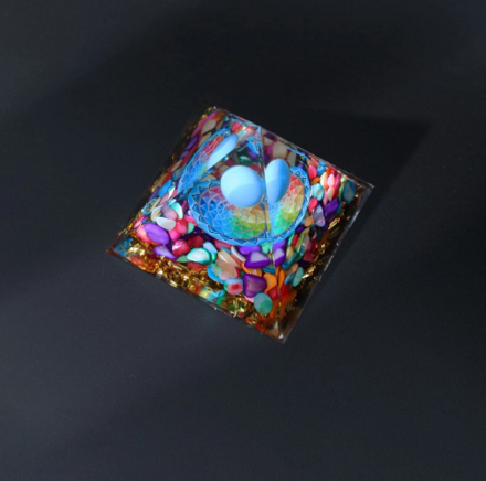 Orgonitová pyramída kalcit modrý a mandala