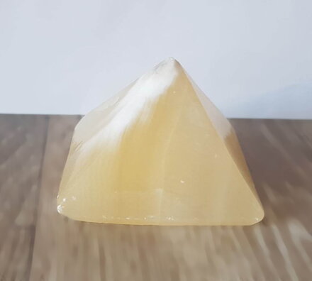 Aragonit pyramida č. 1