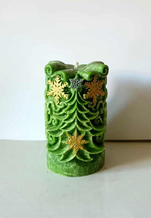 Vánoční svíčka s ornamenty a stromkem