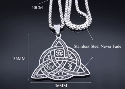 Amulet triquetra s nápisy