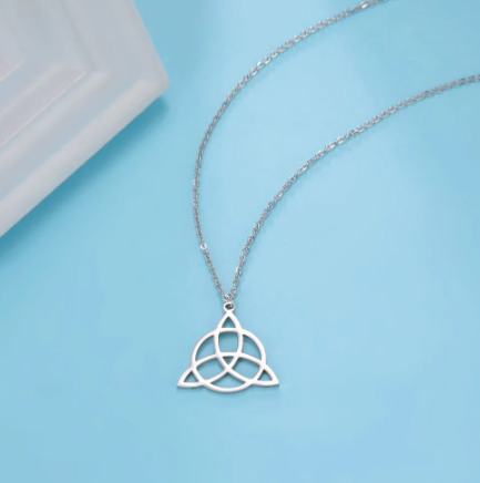 Amulet Triquetra