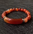 Elegantný náramok z prírodného kameňa - Červený achát