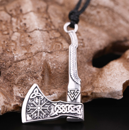 Ochranný amulet - sekerka